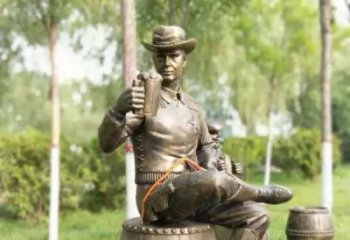 无锡坐酒桶喝啤酒的牛仔铜雕